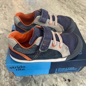 Pre-owned Stride rite toddler sneaker size 9(us) 25(eu)